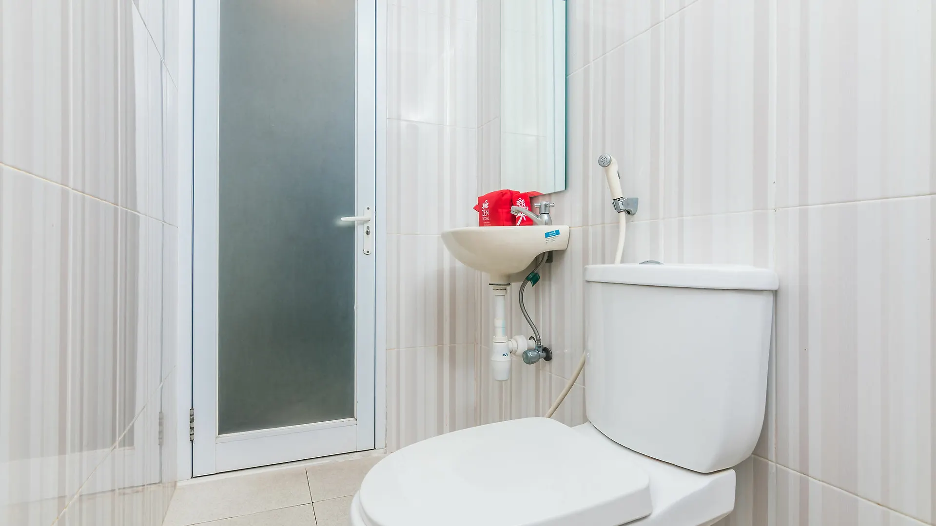 Zen Rooms Basic Denpasar Gelogor Carik 2*, Denpasar (Bali)